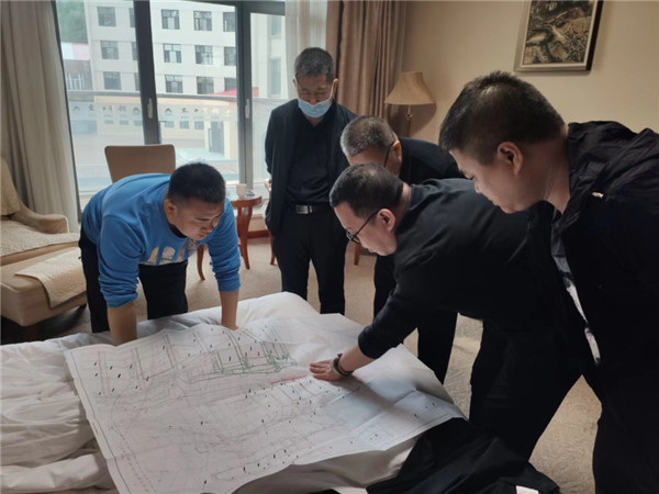 山東科技大學實用礦山壓力研究中心主任石永奎教授、郝建博士應邀赴龍煤雙鴨山礦業(yè)集團進行技術交流